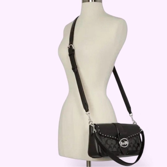 NWOT Coach Georgie Shoulder Bag in Signature Canvas with Rivets 5605 - Picture 3 of 5